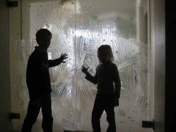 Porte en verre  thermoformé trempé, création Bruno Loire, Ste Anne d'Auray